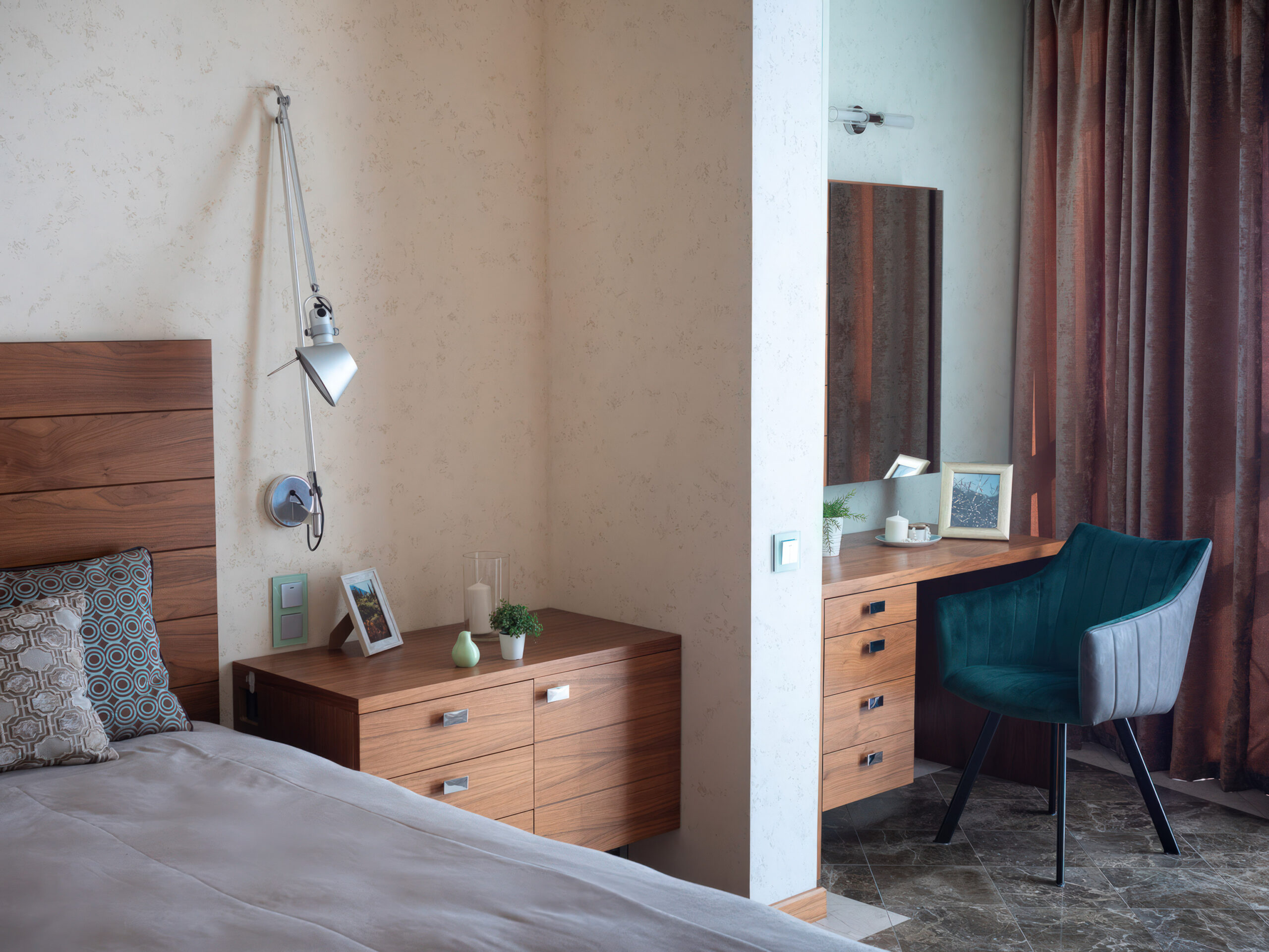 ЖК «Времена Года», район Якиманка, фотограф Кирилл Толль и вопрос ИИ: «Как снять концептуальный интерьер, чтобы зритель понял заложенную идею?»