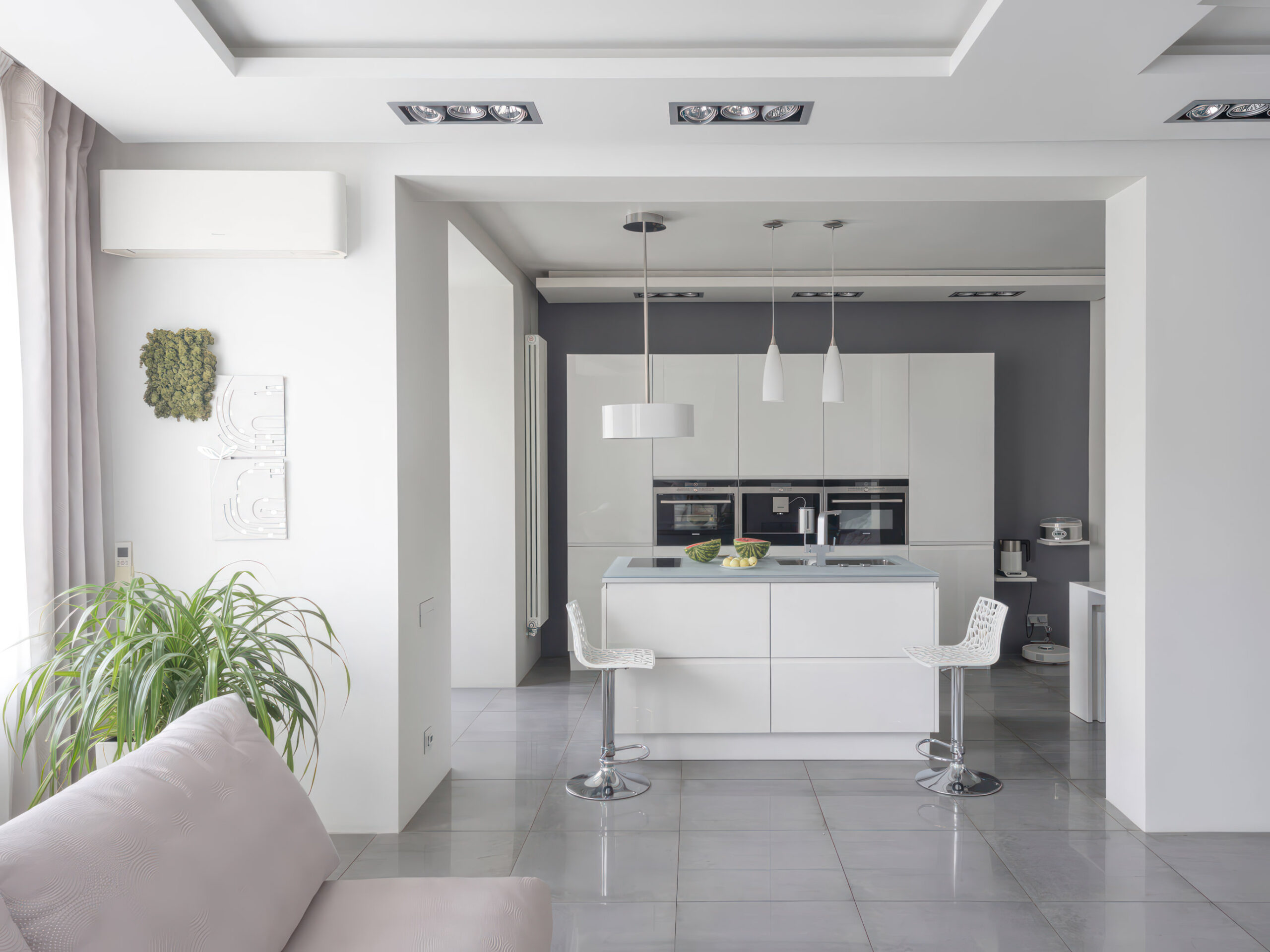 ЖК «Времена Года», район Якиманка, фотограф Кирилл Толль и вопрос ИИ: «Как снять концептуальный интерьер, чтобы зритель понял заложенную идею?»