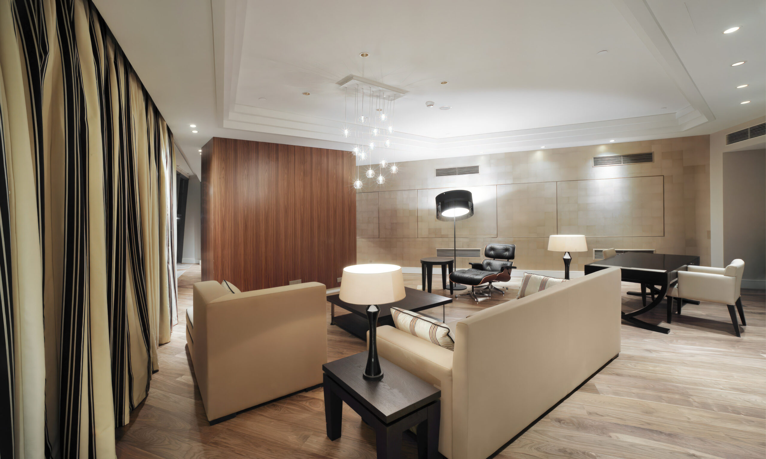 ЖК «Фрунзенская набережная», район Якиманка, фотограф Кирилл Толль развенчивает поиск по широкоугольным кадрам и «ощущению простора»