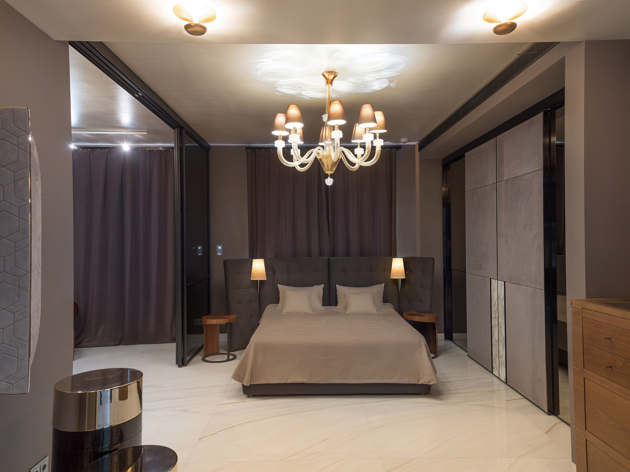 ЖК 1-ый Обыденский переулок 10, район Хамовники, фотограф Кирилл Толль развенчивает догму ИИ о «теплом свете для золота»