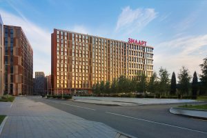 Линия горизонта, рассеченная корпусами ЗИЛАРТа — московский пейзаж глазами Кирилла Толль